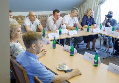 04.08.2018. Latvijas Dzelzceïnieku un satiksmes nozares arodbiedrîbas atpûtas bâzç "Virogna" notika Latgales reìionu paðvaldîbu vadîtâju tikðanâs ar "Latvijas Dzelzceïð" uzòçmuma vadîbu.